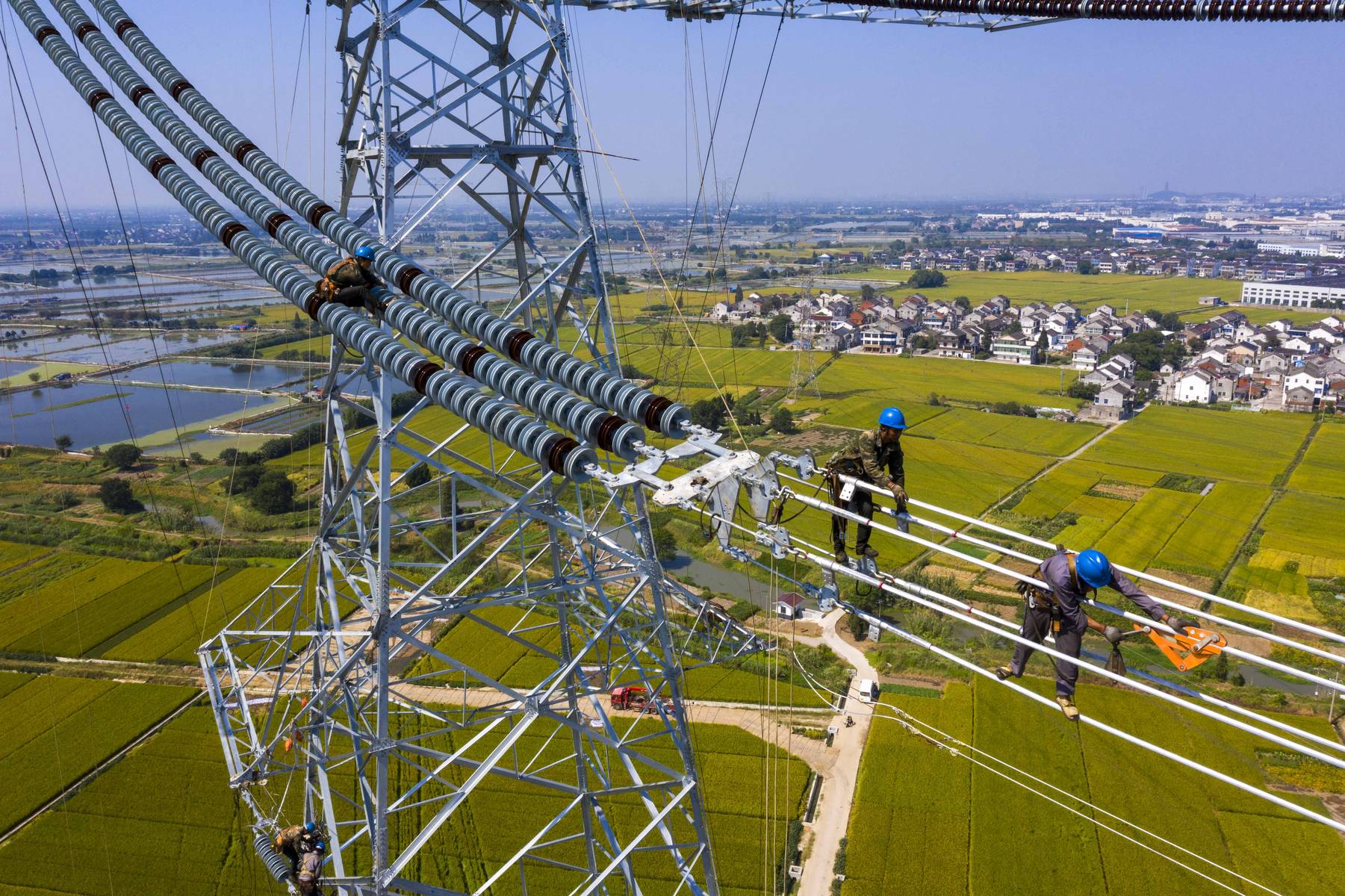 白鹤滩-江苏±800千伏特高压直流输电工程 西电东送大动脉的稳步推进